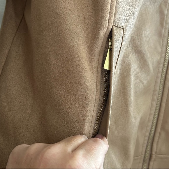 Baccini Women’s Tan Zip-Up Faux Leather Jacket Size XLP - Picture 5 of 7